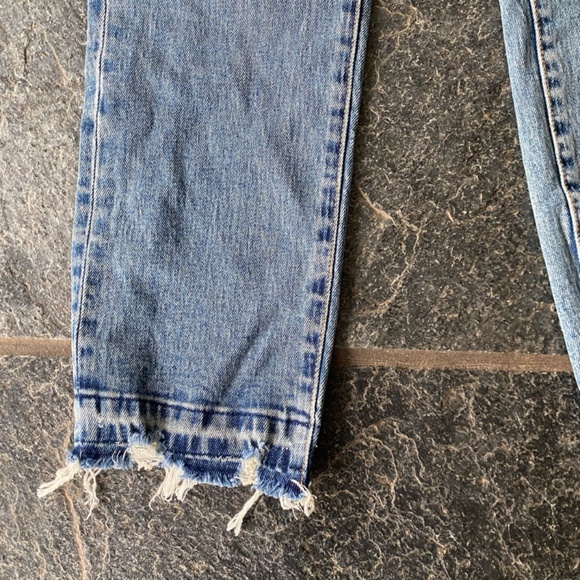 Blank NYC The Madison Crop High-Rise Light Wash Jean Women's Size 29 - Picture 4 of 11